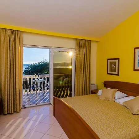 Pansion Antonio 4*