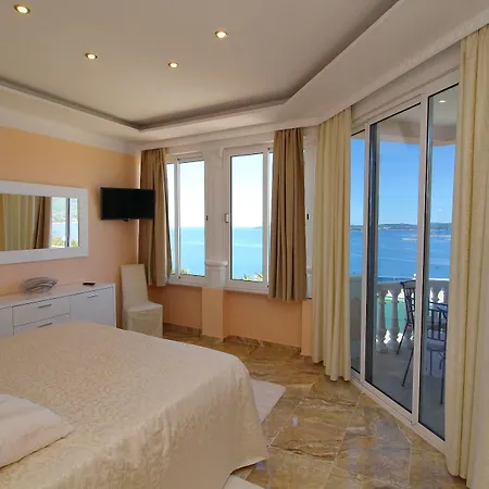 Pansion Antonio 4*